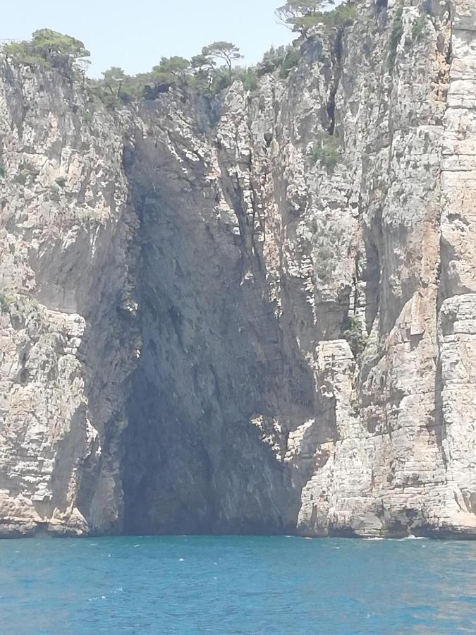 Brezza Di Mare Gaeta B&B Bagian luar foto
