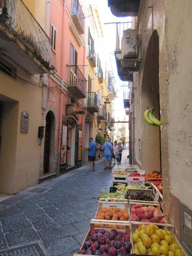 Brezza Di Mare Gaeta B&B Bagian luar foto