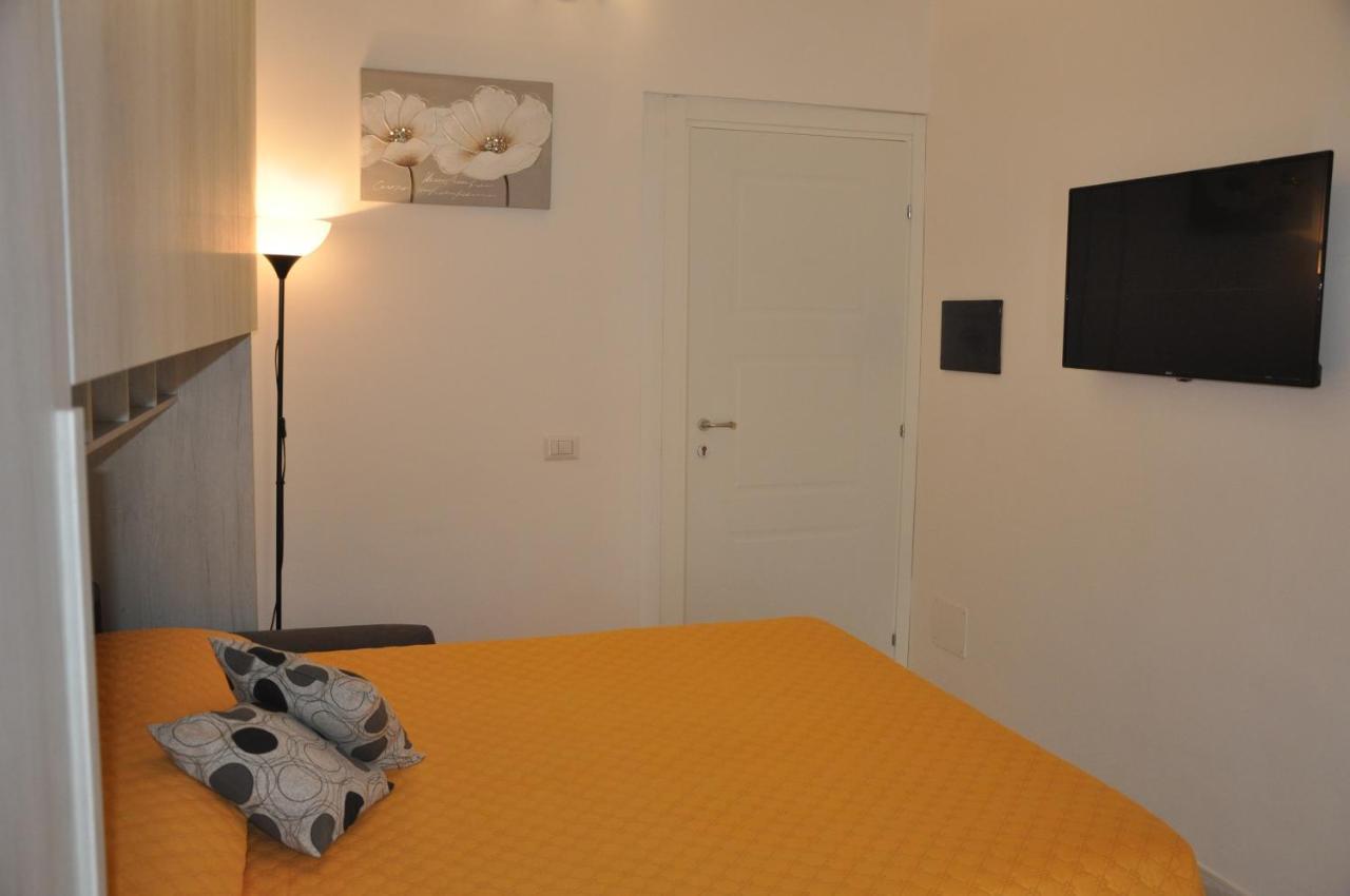 Brezza Di Mare Gaeta B&B Bagian luar foto