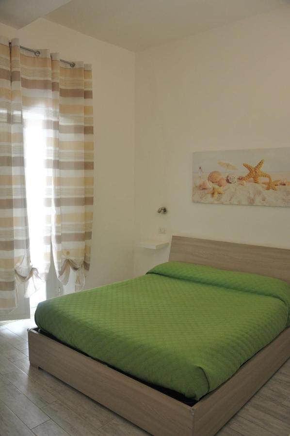 Brezza Di Mare Gaeta B&B Bagian luar foto