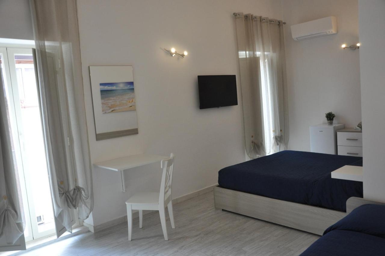 Brezza Di Mare Gaeta B&B Bagian luar foto