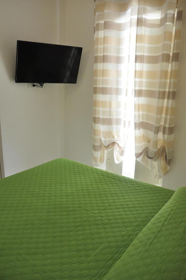 Brezza Di Mare Gaeta B&B Bagian luar foto