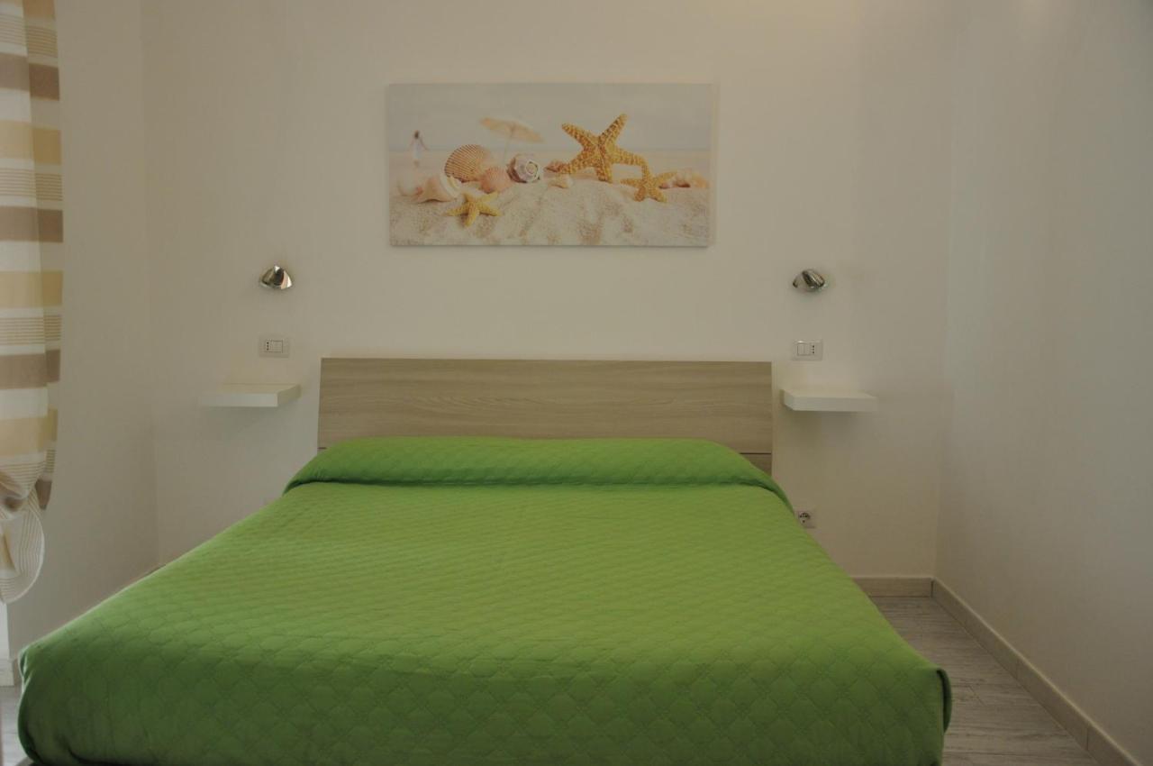 Brezza Di Mare Gaeta B&B Bagian luar foto